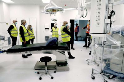 Regionsrådet var i sidste uge på rundvisning i Gødstrup, og her fik flere det indtryk, at der kun ville komme skærme op på hver fjerde stue. Der er imidlertid sket en misforståelse, forklarer sygehusdirektør Poul Michaelsen. Foto: Henrik Ole Jensen