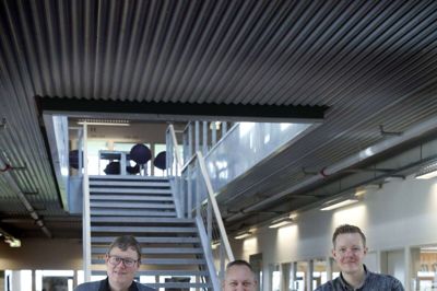 Søren Lyck (t.v). Casper Damgaard (i midten) og André Lundberg (t.h.) ejer sammen Freightsolution, og de er netop blevet nomineret til revisionsgiganten EYs pris »Entrepeneurship Of The Year« i kategorien for nye virksomheder. Foto: Flemming Hansen