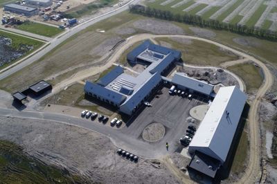 Fra i aften, tirsdag, bliver alle plejecentre, som her Bøgildlund i Ikast, og bosteder i Ikast-Brande Kommune omfattet af besøgsrestriktioner på grund af smittestigningen i kommunen - som i øjeblikket også omfatter en minkfarm. Foto: Henrik Ole Jensen