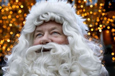Julemanden glæder sig til at hilse på de mange handlende i Herning gågade, hvor han fra 1. december vil hygge rundt i bybilledet. Foto: Henrik Ole Jensen