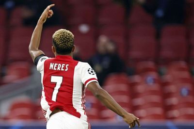 Brasilianske David Neres var en af de Ajax-spillere, som rullede sig ud mod FCM. Han kørte rundt med Paulinho, indtil backen måtte udgå skadet, og Neres stoppede ikke der. Han scorede et drømmemål til 3-0. Foto: Ritzau Scanpix/AFP