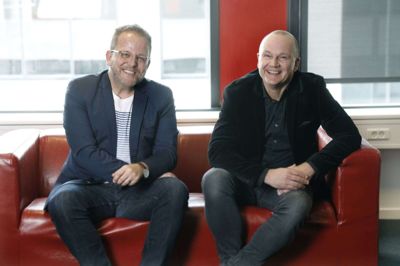 Allan Kristensen (t.v.) og Kim Lauridsen håber, at flere dage med tilbud vil lokke herningenserne ud i de lokale forretninger. Foto: Henrik Ole Jensen