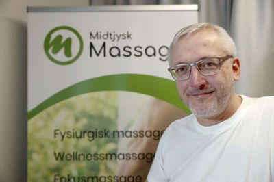 Claus Bengtson er lægeeksamineret fysiurgisk massør, sports- og skadesmassør. Fysiurgisk massage er en mere dybdegående massage end for eksempel wellnessmassage. Han tilbyder også sportsmassage. I næste uge er den nye klinik klar i Storegade. Foto: Flemming Hansen
