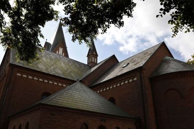 De kommende måneder vil der være flere tidligere gudstjenester (fromesser) ved Herning Kirke, som også vil tilbyde livestreaming af nogle gudstjenester i december. Foto: Henrik Ole Jensen