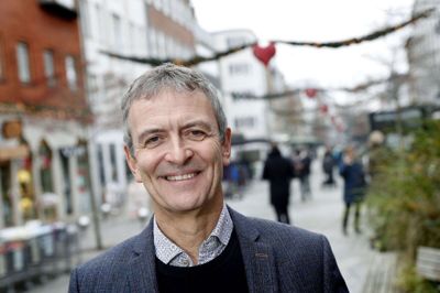 Over årene har Bruno Hansen lagt en del energi i Tjørrings udvikling. Men som byrådspolitiker er han optaget af at skabe vækst og fremdrift i hele Herning Kommune - blandt andet den herningensiske midtby, som han gerne ser udvikle sig til et endnu stærkere centrum. Tirsdag 1. december fylder bankmanden og byrådspolitikeren 60 år. Foto: Flemming Hansen