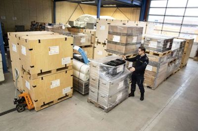 Materiellet til nødhjælpslejrene blev onsdag sendt fra Herning til Örebro i Sverige, hvor det indgår i et samlet europæisk bidrag til FN’s nødhjælpslejre i Sudan. Foto: Tom Laursen