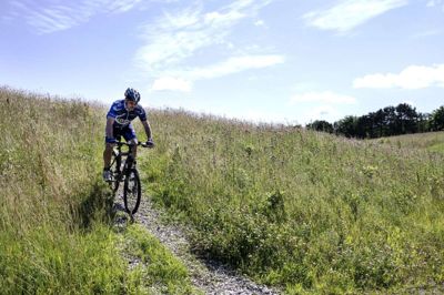 Ved Koustrupparken i Lind blev overskudsjord for år tilbage brugt til at skabe et fritidslandskab, og det princip vil Herning Kommune med en ny strategi gøre til fast kutyme. Foto: Tom Laursen