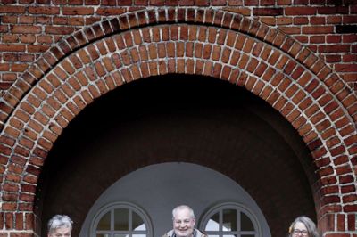 Korleder Dorte Bille, formand for lokalafdelingen af landsforeningen Sind Klaus Mejnert og ergoterapeut på psykoseafsnittet på Regionshospitalet Herning Agnethe Clemmensen er gået sammen om at arrangere en koncert med MidtVest Pigekor for nogle af patienterne på voksen- og ungdomspsykiatrisk afdeling. - Vi har en stor, dejlig idrætshal med en vidunderlig akustik. Det er et enormt godt koncertsted, og der er plads nok, så vi kan holde afstand, siger Agnethe Clemmensen. Foto: Henrik Ole Jensen