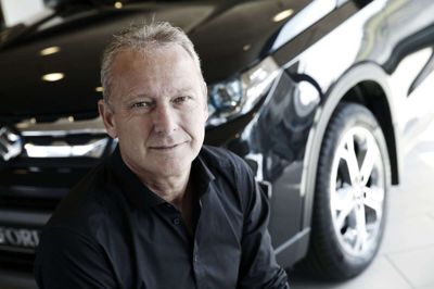 Henrik Lysgaard fra Bilforum forstår slet ikke, hvorfor hybridbilerne skal rammes i den seneste omlægning af bilafgifter. Foto: Flemming Hansen