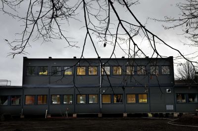 De midlertidige bygninger på Markedspladsen står klar, og i næste uge flytter varmestuen ind. Foto: Henrik Ole Jensen