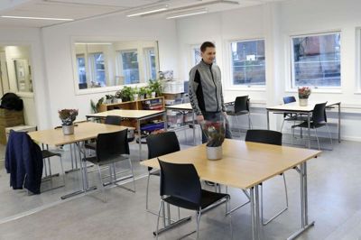 Varmestueleder Jørgen Engholm Andersen holder for tiden til i den midlertidige varmestue på Markedspladsen i Herning. Snart skifter han til et nyt job på et friplejehjem i Skjern og får dermed ikke mulighed for at flytte varmestuen ind i nybyggede lokaler i Bethaniagade. Foto: Flemming Hansen