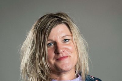 Gitte Viftrup Pedersen blev ansat som direktør for FGU Midt-Vest 1. januar 2021. Hendes første år har været en lang kamp mod faldende elevtal og voksende underskud på skolen, der har afdelinger i Herning, Ikast og Skjern. FGU er en udvikling af de tidligere produktionsskoler og hjælper unge videre til uddannelse eller arbejde. Foto: PR-Foto