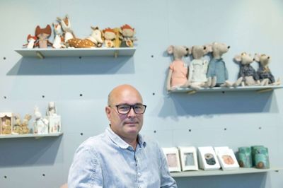 Erik Mailil ejer Maileg sammen med sin hustru, Dorthe Mailil - parret har sat virksomheden til salg, da børnene ikke ønsker at overtage. Foto: Tom Laursen