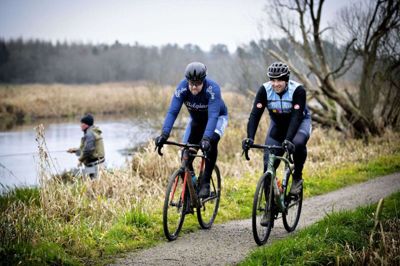 De to eks-proffer og venner Allan Johansen (til venstre) og Alex Rasmussen er fælles om kærligheden til gravelcykling og drager fra basen i Silkeborg gerne ud på halve dage lange ekspeditioner rundt i det midtjyske.