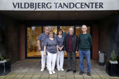 I sine 50 år har Vildbjerg Tandcenter haft fem indehavere ud over tandcentrets stifter, Flemming Skov Pedersen. Fra venstre er det: Niels Præst, Jette Ryberg, Tina Kørvell, Mogens Langelund og Ole Engholm. Foto: Flemming Hansen