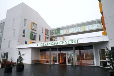 Plejehjemsbeboere på blandt andet Fuglsangsø Centret bliver prioriteret først til andet vaccineprik. En medarbejder på centret blev for nylig konstateret smittet med den britiske variant, men efter to testomgange er ingen beboere testet positiv. I fremtiden vil man kunne bruge hurtigtest i tilfælde af smitteudbrud. Foto: Flemming Hansen