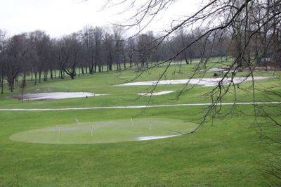 De store vandmængder på golfbanen i Herning forventes at være væk i begyndelsen af næste uge. Foto: Privatfoto