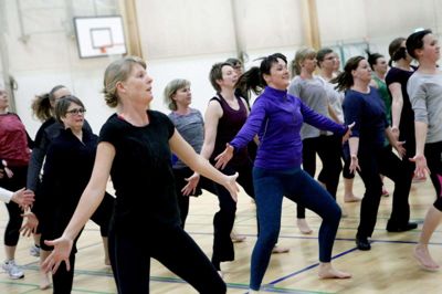 Normalt er der på denne årstid fuld gang i gymnastiksalen, mens udøverne ser frem til de kommende opvisninger, men lige for tiden må gymnasterne nøjes med de gode minder. Foto: Henrik Ole Jensen