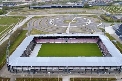 MCH Arena har allerede budt flere storhold velkommen i denne sæson. Snart tyder det på, at også Borussia Mönchengladbach og Manchester City kan betræde grønsværen. Foto: Tom Laursen