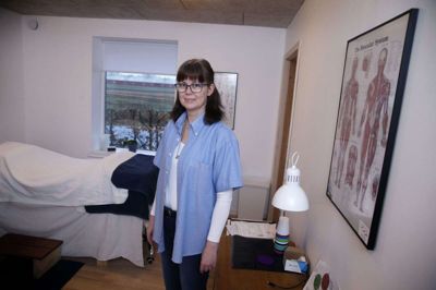 Charlotte Boelskifte fik mange henvendelser fra folk, der gerne ville deltage i coronaundersøgelsen, men hun skulle kun bruge to. Resten er dog velkomne i klinikken som almindelige klienter. Foto: Flemming Hansen