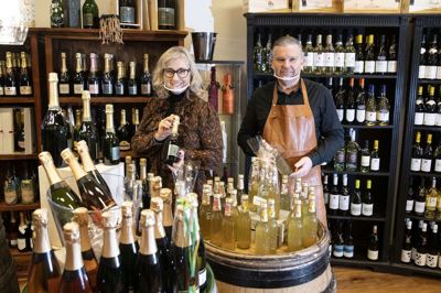 Vinspecialisten i herningCentret har 17 år på bagen. Marianne Thrane og Stig Woetmann har drevet forretningen i de seneste fire og et halvt år. Foto: Tom Laursen