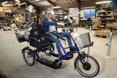 Martin Søndergaard blev kastet op på cyklen, da hans arbejdsgiver, PCP i Vildbjerg, udskilte et handelsselskab med cykler for over 20 år siden. Nu ejer han PF Mobility. Foto: FLemming Hansen