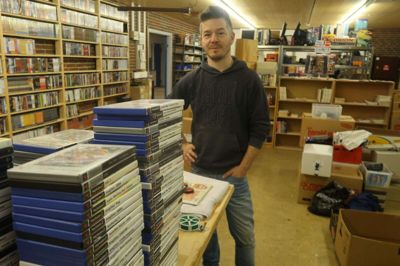 Kasper Nielsen begyndte i sin garage ved siden af sit faste arbejde. Nu er han flyttet to gange og driver sin butik på fuld tid. Foto: Henrik Lind Jørgensen