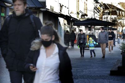 Der er endnu ikke ensretning i gågaden, men folk bliver nu opfordret af kommunen og cityforeningen til at holde til højre, så man undgår for meget krydsende trafik. Foto: Henrik Ole Jensen