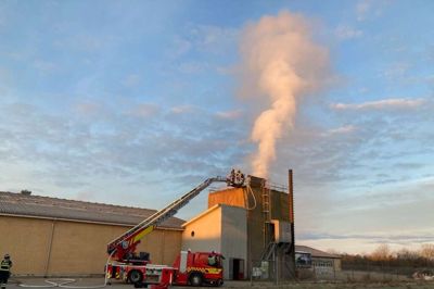 Der var ikke fare for, at flammerne i spånsiloen ville sprede sig fra siloens indre. Foto: Kim Bjerg Wemmelund