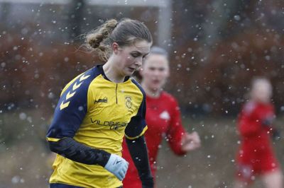Snart 20-årige Kirstine Lykke har spillet fire år i Vildbjerg SF. Først på U18-holdet og i de seneste år i 1. division. Men til sommer venter der et nyt fodboldeventyr på den anden side af Atlanten. Foto: Henrik Ole Jensen