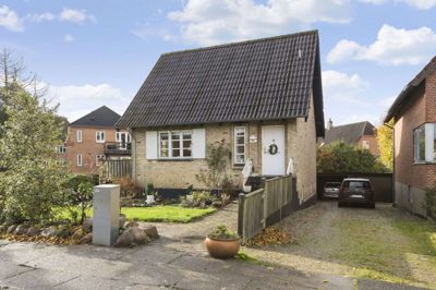 Villaen her ligger centralt med adresse på Gl. Vejlevej 10. Her er tale om en villa anno 1945. Foto: EDC