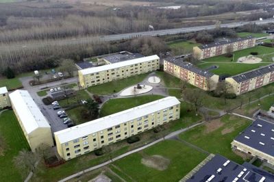 Fællesbos afdeling på Valdemarsvej og Thyrasvej på Holtbjerg (øverst til højre) er den første af syv afdelinger, det almene boligselskab skal renovere inden for de næste år. Foto: Tom Laursen