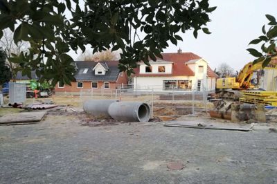 Lige nu levner torvet i Timring ikke megen plads til hygge på en forårsmorgen, men i fremtiden bliver landsbyens centrale plads indbydende og samlende. Foto: Søren Poder