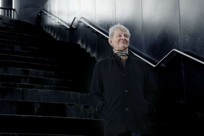Da Henrik Stamp rundede 75 år skulle han naturligvis fotograferes ved Elia, der har fyldt så meget i hans liv. Foto: Henrik Ole Jensen