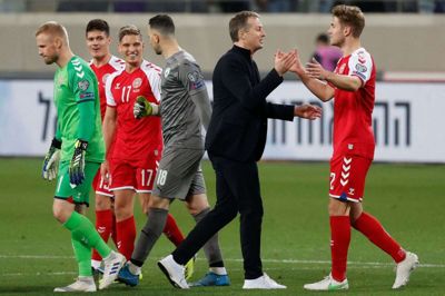 Der var store smil blandt de danske landsholdsspillere efter torsdagens udesejr over Israel. Søndag venter Moldova i Herning. Foto: Jack Guez/Ritzau Scanpix
