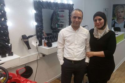 Yahya Nassan og Silda Alo er de nye frisører i Videbæk. Ægteparret bor i Holstebro, men fik anbefalet at prøve lykken i Videbæk af Yahya Nassans lillebror, der bor og arbejder i Videbæk. Foto: jesper Wind