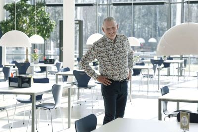 Michael Nørager har fundet inspiration fra teoretikere og lavet en spørgeskemaunder- søgelse for at finde opskriften på arbejdsglæde. Foto: Henrik Ole Jensen