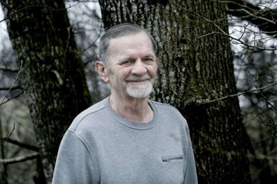 Jørgen Jensen har lagt mange timer i det frivillige arbejde for Dyrenes Beskyttelse. Nu skal tiden bruges på familien, og så glæder han sig, til det atter bliver muligt at rejse på ferie. Foto: Henrik Ole Jensen