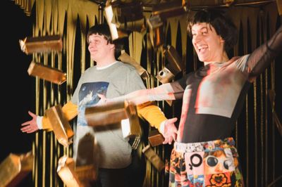 I Hey Lin følger man to karakterer, der begge hedder Lin Melkane - hvilket i øvrigt også er navnet på dramatikeren bag forestillingen. Foto: Asmus Kromann Bork