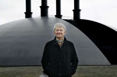Henrik S. Stamp oplyser, at bestyrelsen for fonden bag Elia stadig er meget berørte af dødsulykken på skulpturen 23. marts. Nu skal bestyrelsen have læst Arbejdstilsynets rapport igennem. Foto: Henrik Ole Jensen