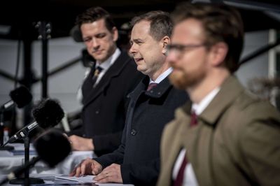 Indenrigs- og boligminister Kaare Dybvad Bek (S), finansminister Nicolai Wammen (S) og transportminister Benny Engelbrecht (S) præsenterede torsdag middag regeringens nye plan for investeringer i dansk infrastruktur frem mod 2035. Det foregik hos Novo Nordisk i Kalundborg. Foto: Mads Claus Rasmussen/Ritzau Scanpix