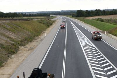 Motorvejene til Herning snævrer ind til motortrafikveje både nord og syd for byen. S-regeringen lægger i sit udspil op til, at det nordlige hul udbygges til motorvej. Ikke det sydlige hul, der bruges af de mange turister, der skal til Vestkysten. Foto: Flemming hansen