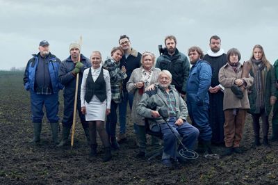 Find en kendt - eller find en ukendt. Fra venstre ses skuespillerne Bjarne Henriksen, Mick Øgendahl, Bodil Jørgensen, Anna Stokholm, Ruben Søltoft, Kirsten Lehfeldt, Niels Hausgaard, Kasper Gross, Jonas Mogensen, Frank Hvam, Mia Lyhne, Stina Mølgaard og Anders Grau. Foto: Per Arnesen/TV2