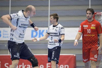 Simon Hald (t.v.), Lasse Svan (i.m.), og de øvrige danskere hos Flensburg-Handewitt kan til august opleves i Herning. Foto: Ritzau Scanpix