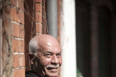 58-årige Musse blev sidste år ramt af en blodprop i hjertet. Det har fået ham til at lægge sit liv om. Nu går han hver dag op til otte kilometer om dagen, og han er holdt op med at ryge. Det gjorde han allerede, da han lå i hospitalssengen. Foto: Martin Ballund