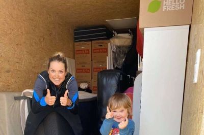 Familien Vesterby - her Michelle med sønnen Markus - flyttede i sidste weekend fra huset i Herning og hen på hotel Scandic Regina. Her skal Michelle Vestery fokusre på at passe sin træning frem mod VM på Hawaii. Foto: Privatfoto
