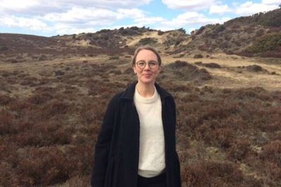 Lea Wermelin (S) var i går eftermiddags på besøg i Stråsø Plantage, der i sidste uge blev ny naturnationalpark i Danmark sammen med Fussingø ved Randers og Gribskov i Nordsjælland. Foto: Ida True Berg