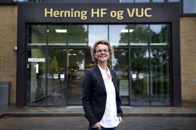 Som rektor på Herning HF og VUC er Anne-Mette Thorøe ikke spor overrasket over, at en ny analyse fra Arbejderbevægelsens Erhvervsråd blandt andet viser, at voksenuddannelser som HF-enkeltfag hjælper mange unge til at bryde den sociale arv. Foto: Tom Laursen