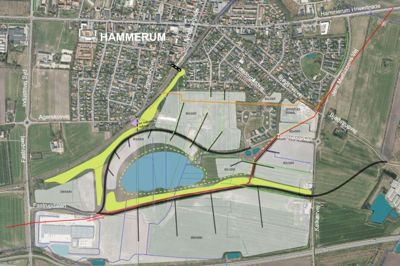 For et par år siden lavede Herning Kommune en disponeringsplan over området. Fastrupdalen forlænges ind i området, som får flere nye veje (markeret med sort). I midten udgraves Tangsø, der får boliger rundt om sig mod nord, mens der mod syd kommer erhvervsområder øst for det nuværende Alpi. Store støjvolde (med grøn markering) skal adskille boliger, erhverv og jernbane. Et område ved søen er taget ud som grønt areal, fordi arkæologer har fundet et voldsted fra år 1300. Kort: Herning Kommune