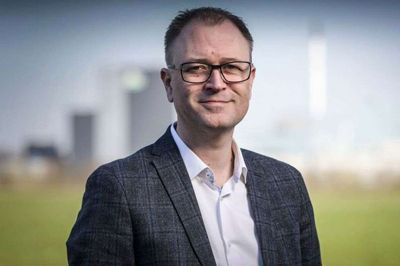 Kenneth Mikkelsen tror ikke på, at man kan tvinge gymnasieelever til at vælge de små gymnasier; det viser sommerens eksempel med Herning Gymnasium tydeligt. Foto: PR-foto